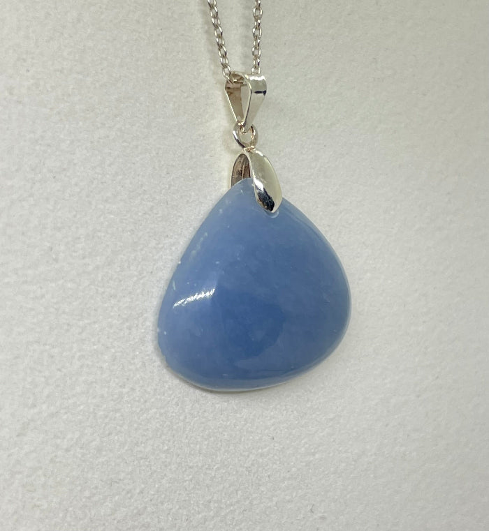 Blauer Angelit Schmuckanhänger mit silberöse 925 – Symbol für Frieden