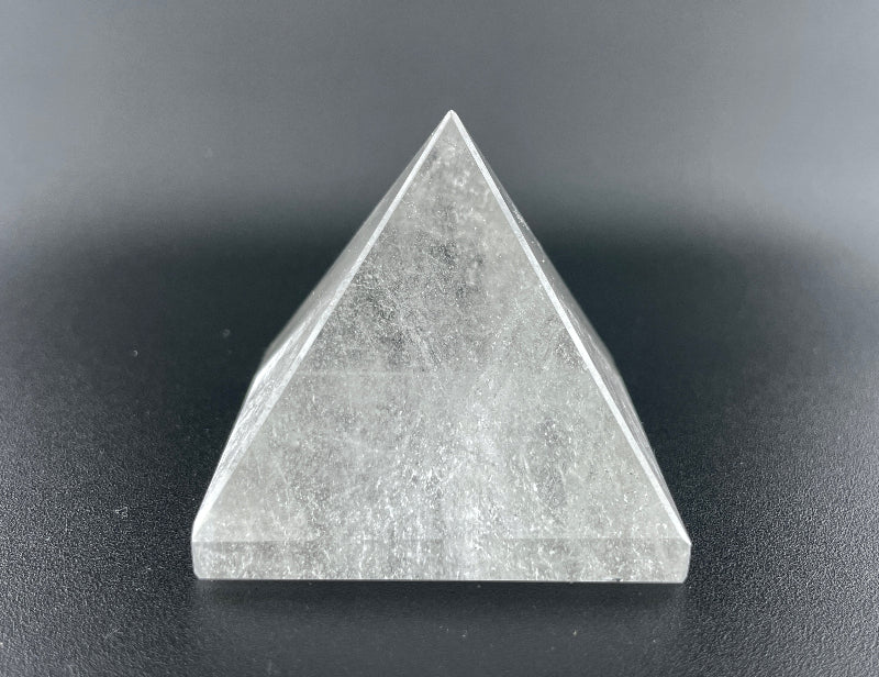 Bergkristall Pyramide als energetisches Werkzeug
