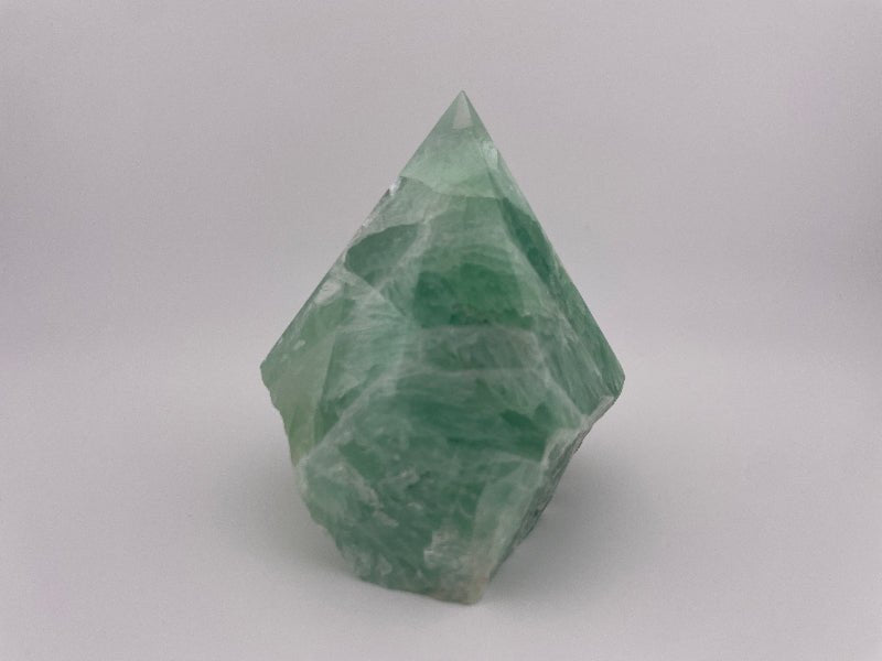 Edelstein Spitze Fluorit grün mit spiritueller Bedeutung