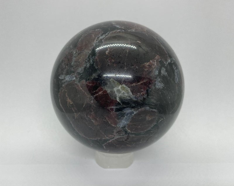 Granat-Astrophyllit-Kugel – Edelstein für spirituelles Wachstum