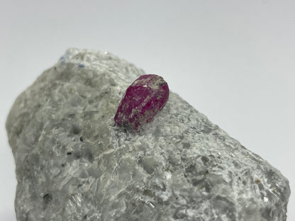 Rubinkristall auf Matrix