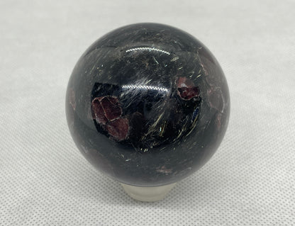 Granat mit Astrophillit Kugel Nr.1