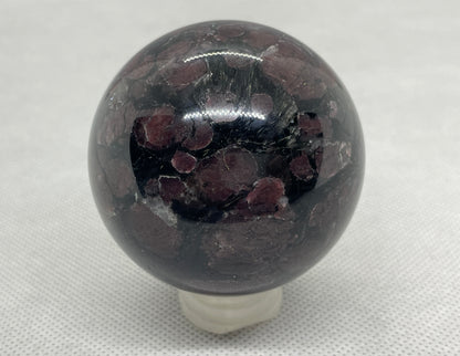 Granat mit Astrophillit Kugel Nr.2