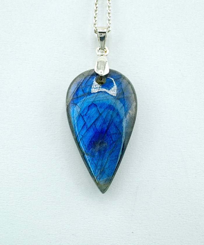 Labradorit Anhänger mit blauem schimmer und Silber
