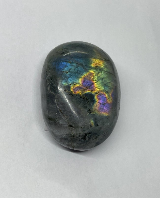Labradorit Handschmeichler mit Gold- und Violettschimmer