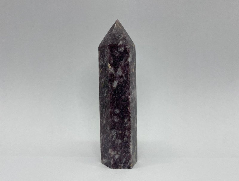 Lepidolith Spitze als Geschenk