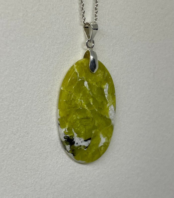 Lizardit Anhänger Nr.2 - Mineralien - Kiste