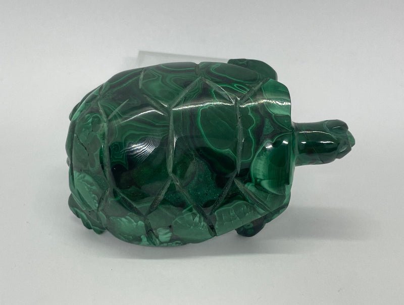 Dekorative Schildkröte aus Malachit – Sammlerstück und Edelsteinfigur