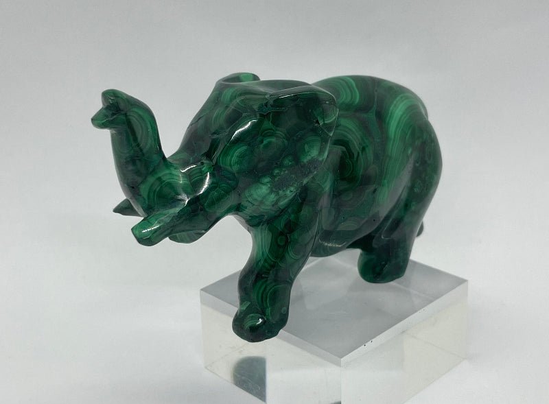 Detailansicht handgeschnitzter Malachit Elefant Skulptur