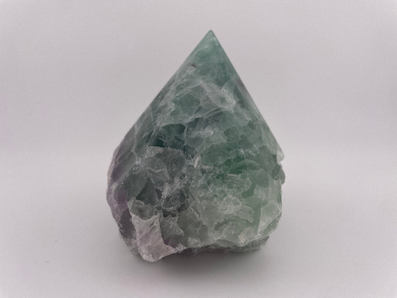 Edelstein Fluorit Spitze naturbelassen und poliert