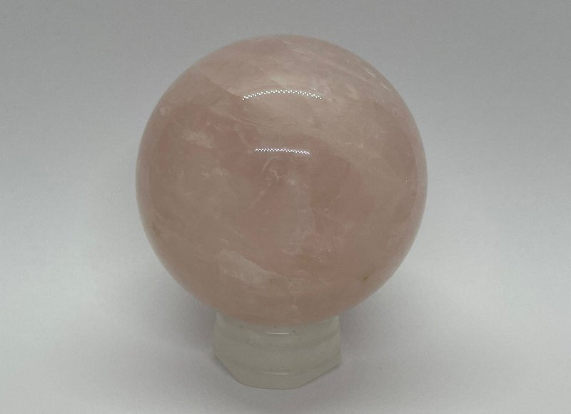 Rosenquarz Kugel 57mm – Herzchakra öffnender Edelstein