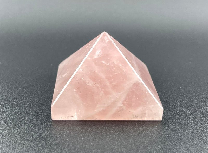 Rosenquarz Pyramide mit tiefe rosa farbe