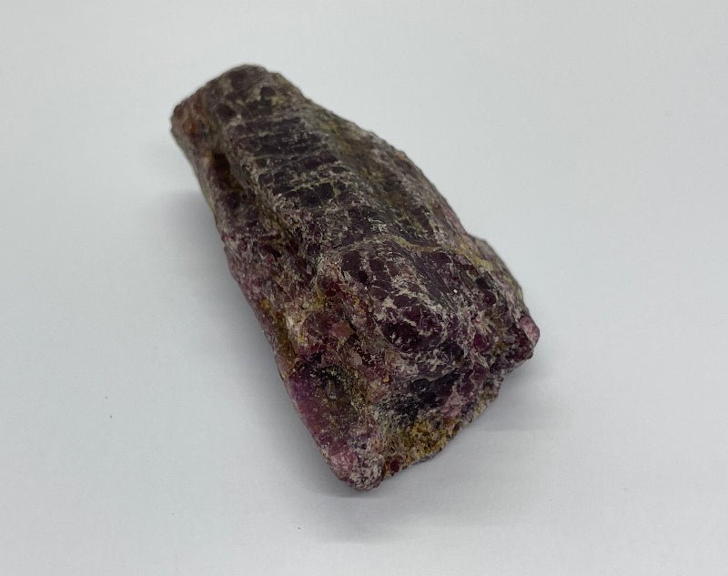 Roter - Turmalin Rohstein Nr.3 - Mineralien - Kiste