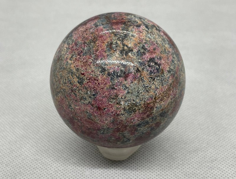 Rubin - Kyanit (Disthen) Kugel Nr.1 - Mineralien - Kiste