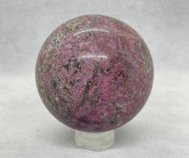Rubin - Kyanit (Disthen) Kugel - Mineralien - Kiste