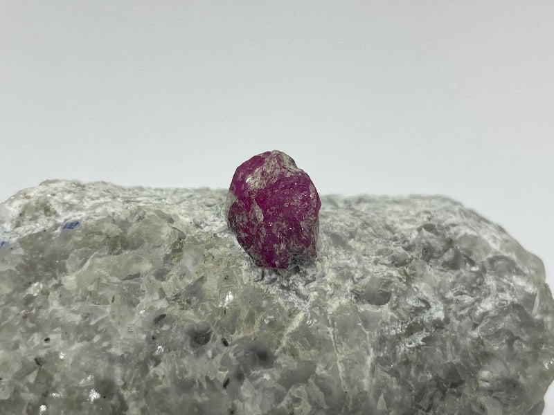 Rubinkristall auf Matrix - Mineralien - Kiste