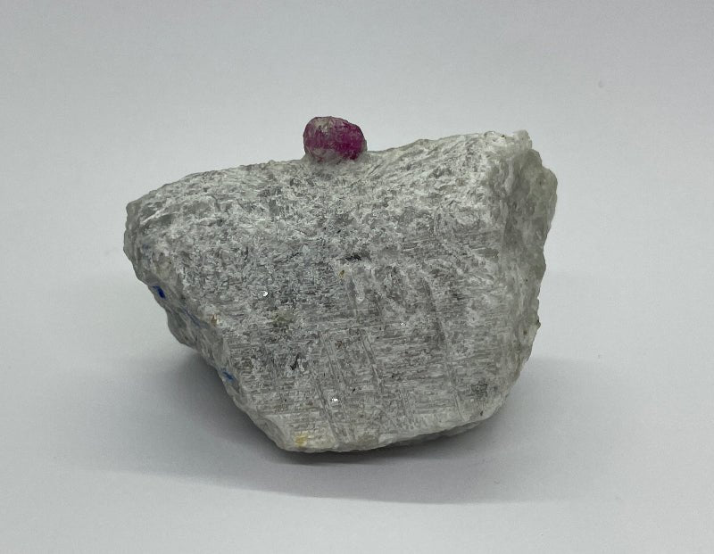Rubinkristall auf Matrix - Mineralien - Kiste