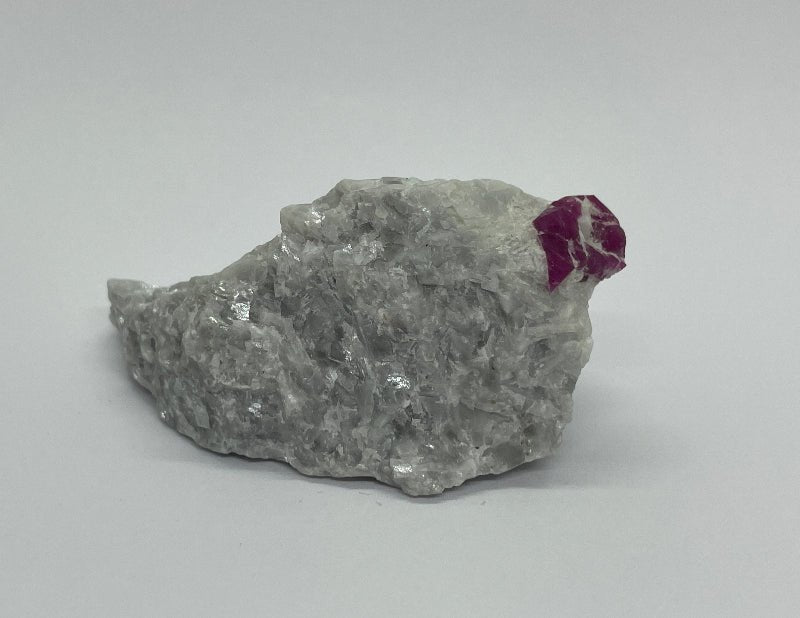 Rubinkristall auf Matrix Nr.2 - Mineralien - Kiste