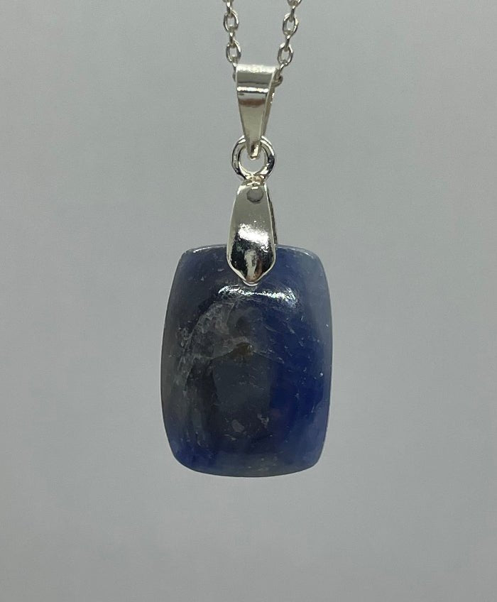 Saphir Anhänger Silberöse 925 – tiefblauer Edelstein für innere Stärke