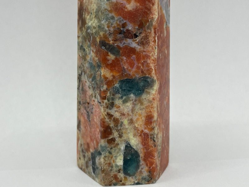 Sonnenstein mit Apatit Spitze mit große apatit anteile