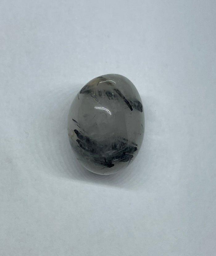 Turmalinquarz Trommelstein mit polierter Oberfläche