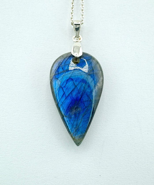 Labradorit Anhänger mit blauem schimmer und Silber