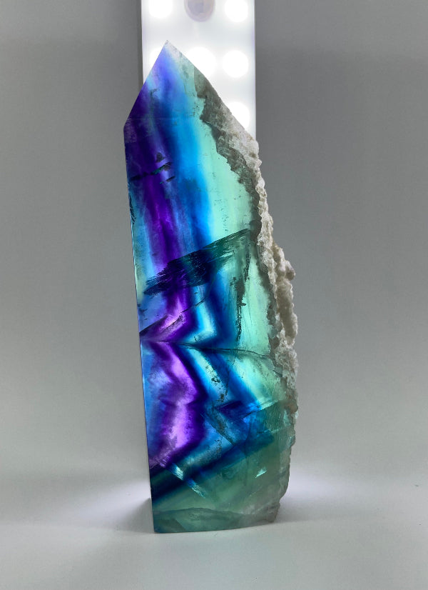 Regenbogen Fluorit Spitze