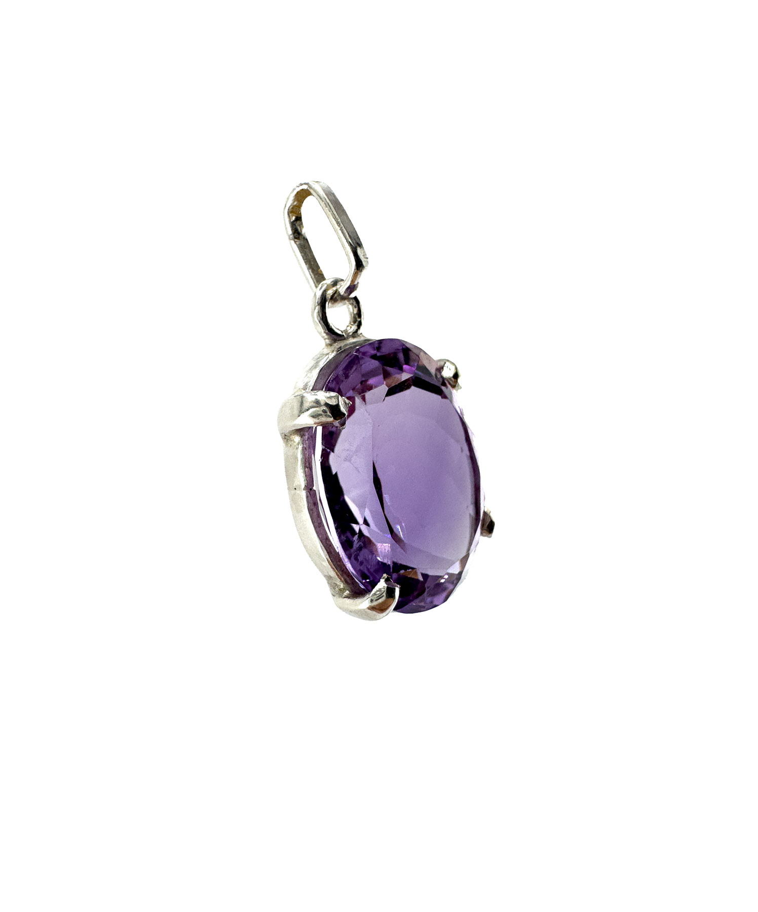 Amethyst Anhänger getragen an Halskette Silberfassung