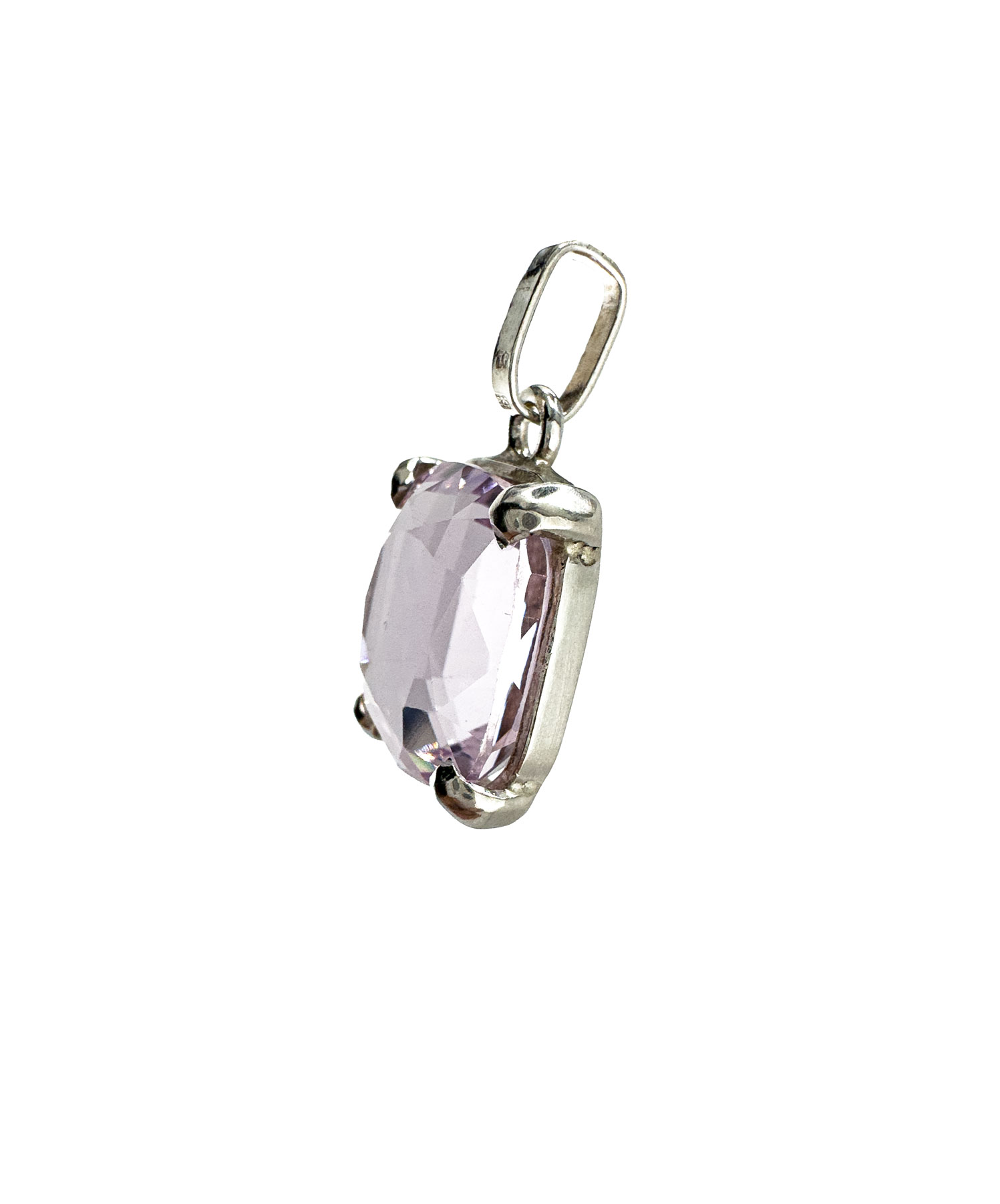 Rosa Kunzit Anhänger – facettierter Kristall mit sanfter Lichtreflexion