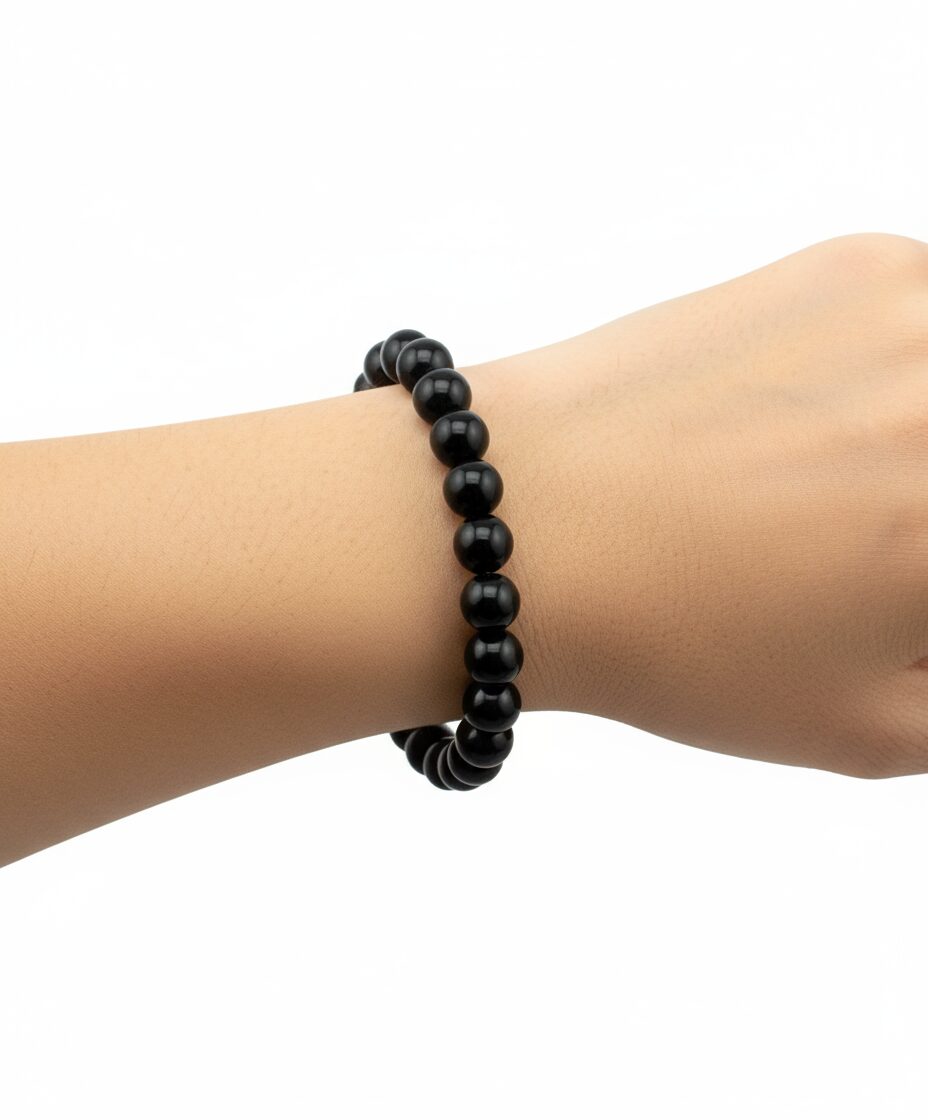 Obsidian Armband am Handgelenk – Energiearmband für Schutz & emotionale Stabilität