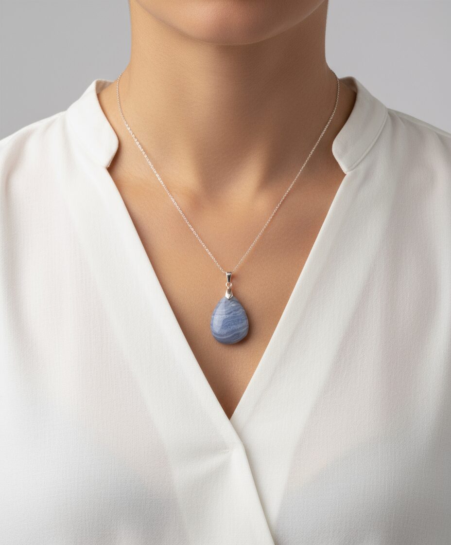 Chalcedon Anhänger Silber 925 – zarter Edelstein-Schmuck in Blau